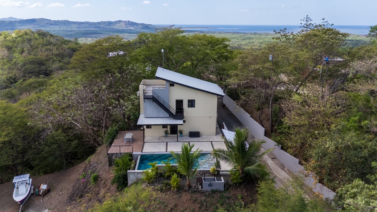 Corona Del Cabo 4 | Main Home + Guest House with Views & Pool – Playa Grande