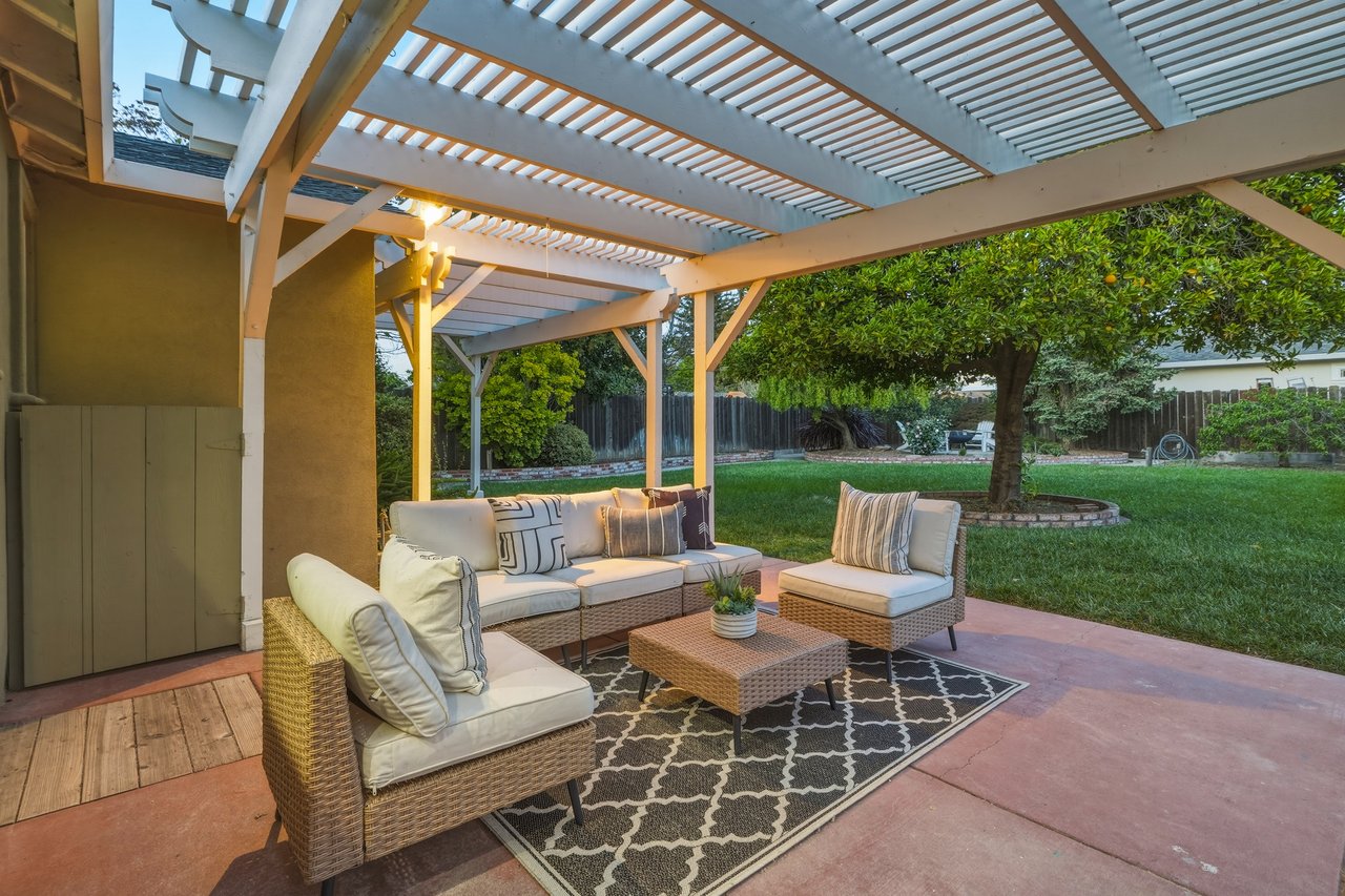 972 Emerald Way
