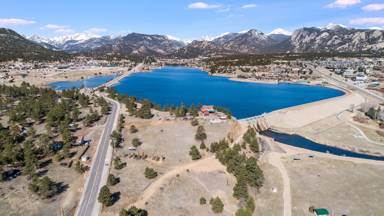 Historic Mall House Overlooking Lake Estes