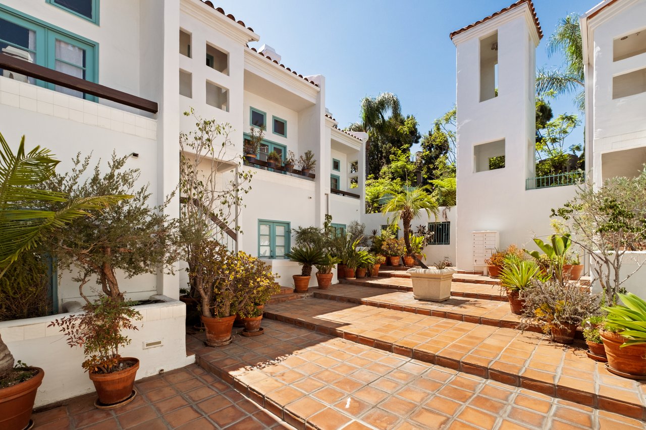 8562 W West Knoll Dr Unit: 5, west hollywood