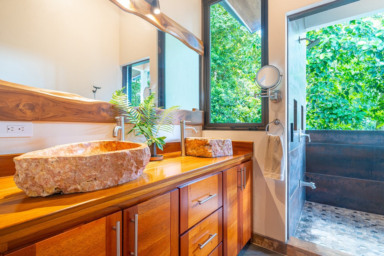 Casa Meraki: Modern Tropical Living with Whale’s Tail Views in Uvita