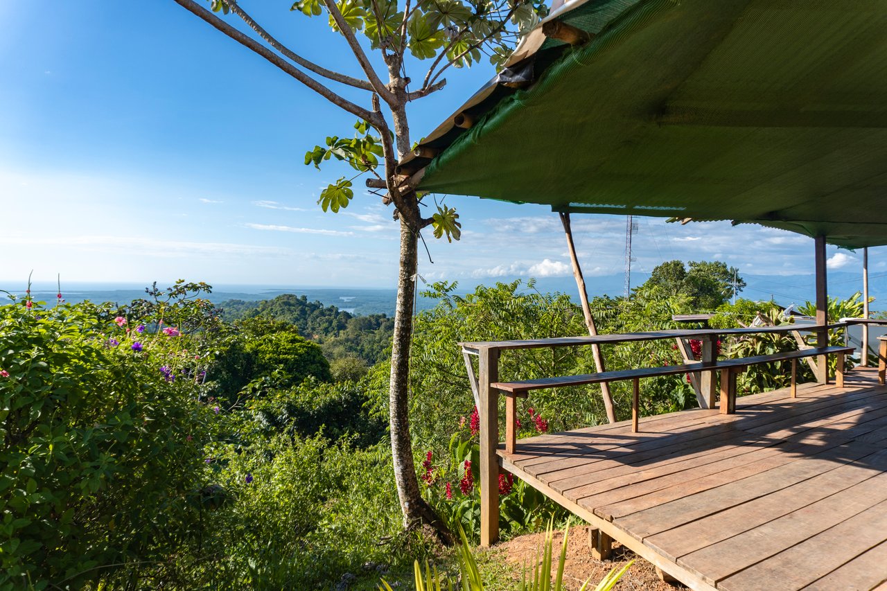67 acres development (15 titled lots) with breathtaking views in Sierpe