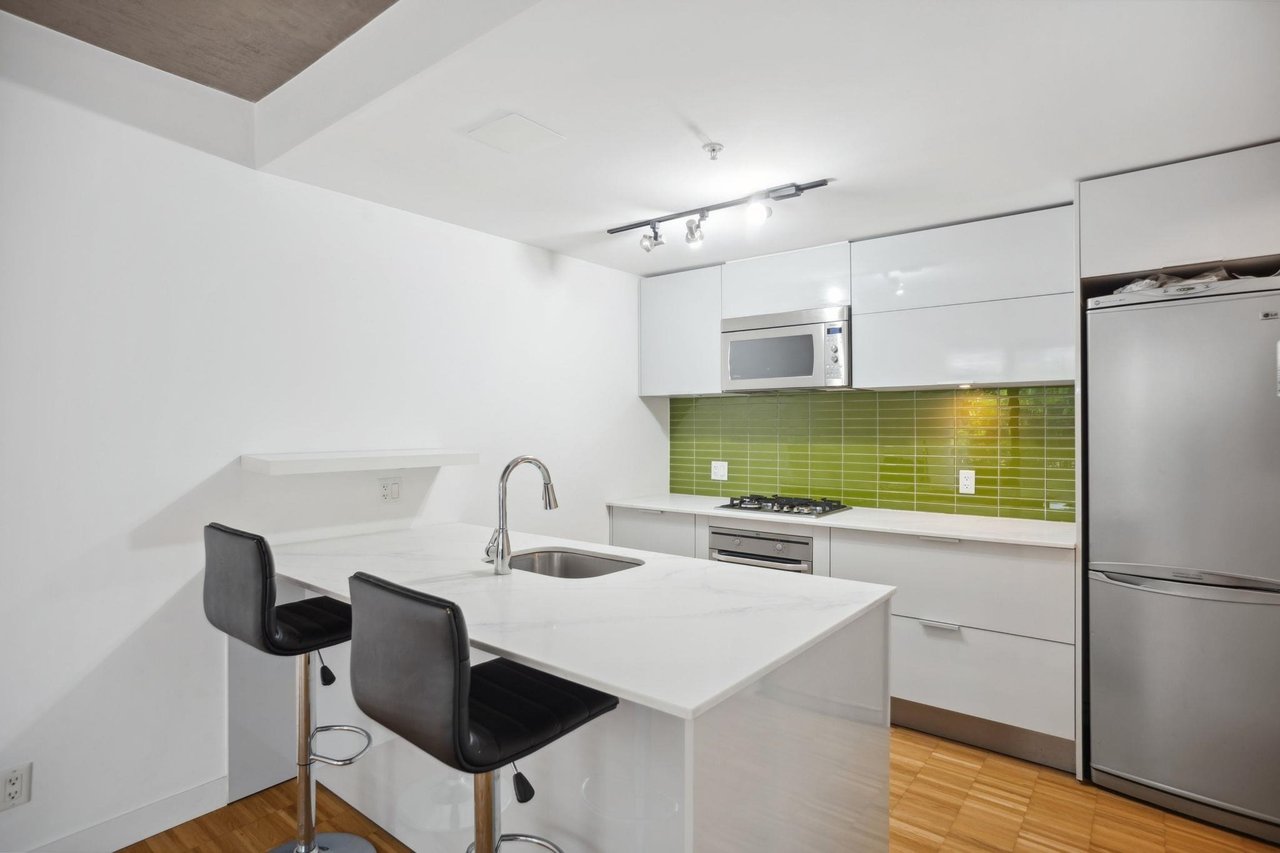 128 W Cordova St, #705