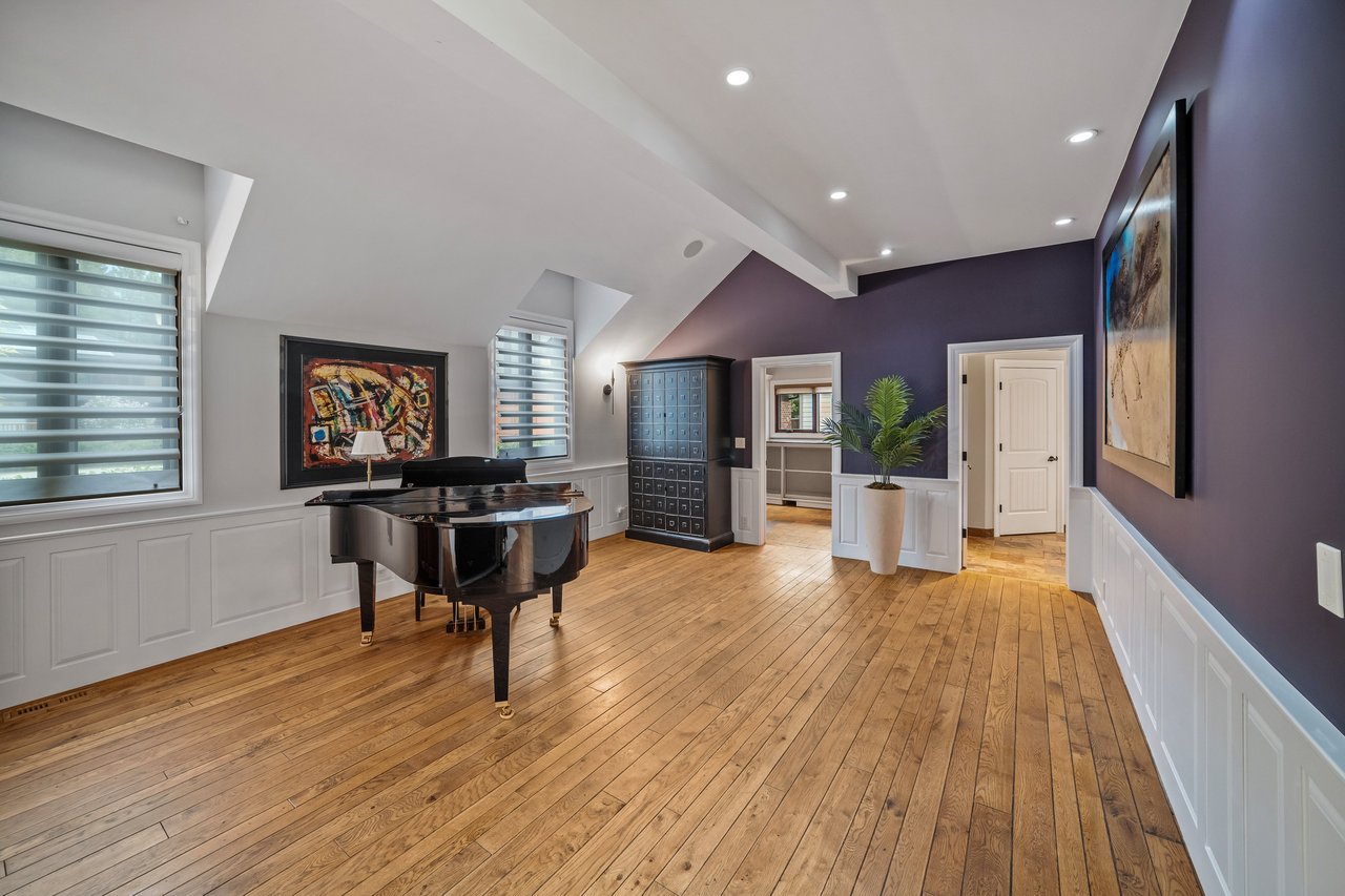 Private Mountain Retreat on Nearly Half an Acre