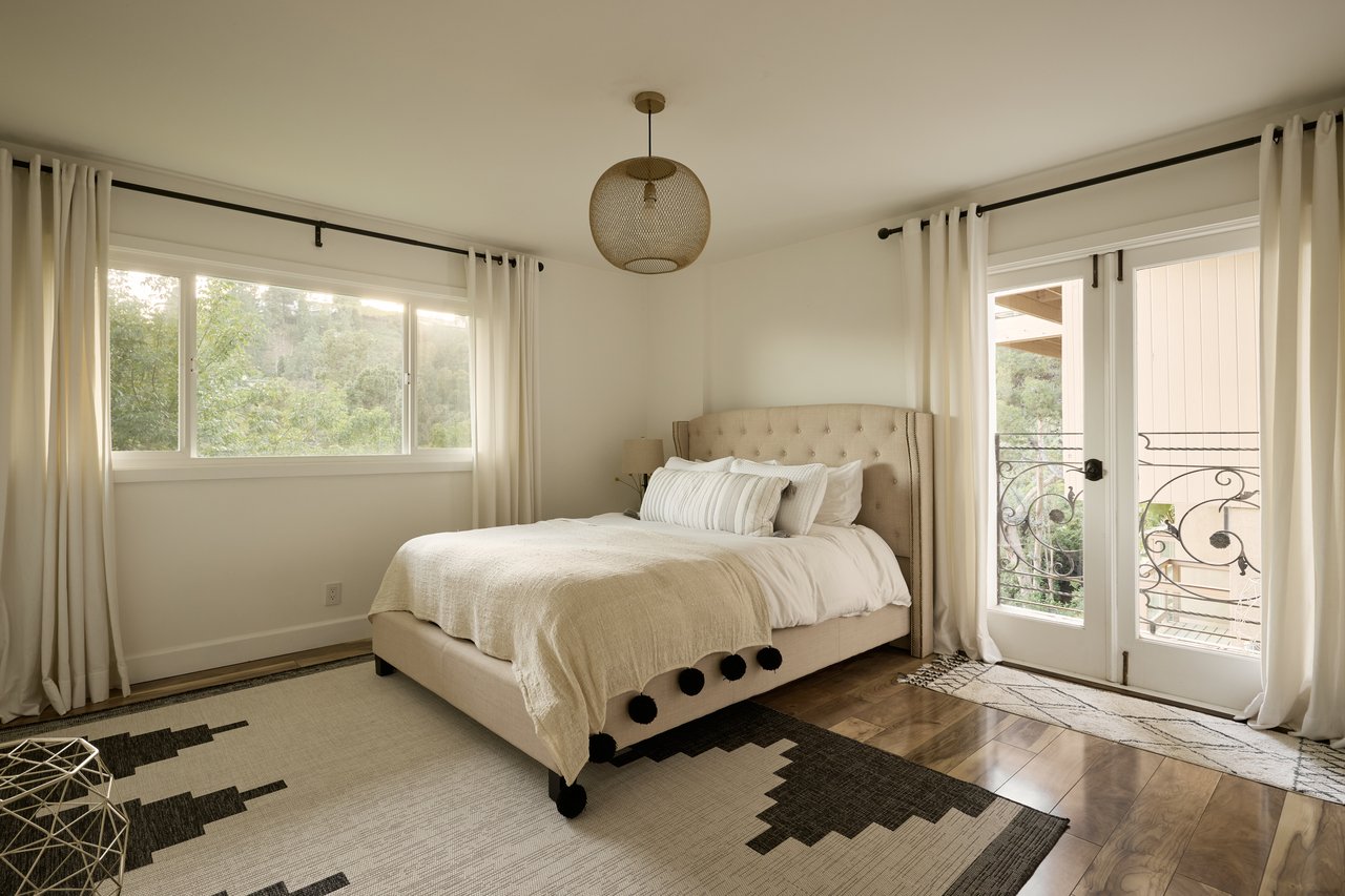 1583 Lindacrest Dr, Beverly Hills