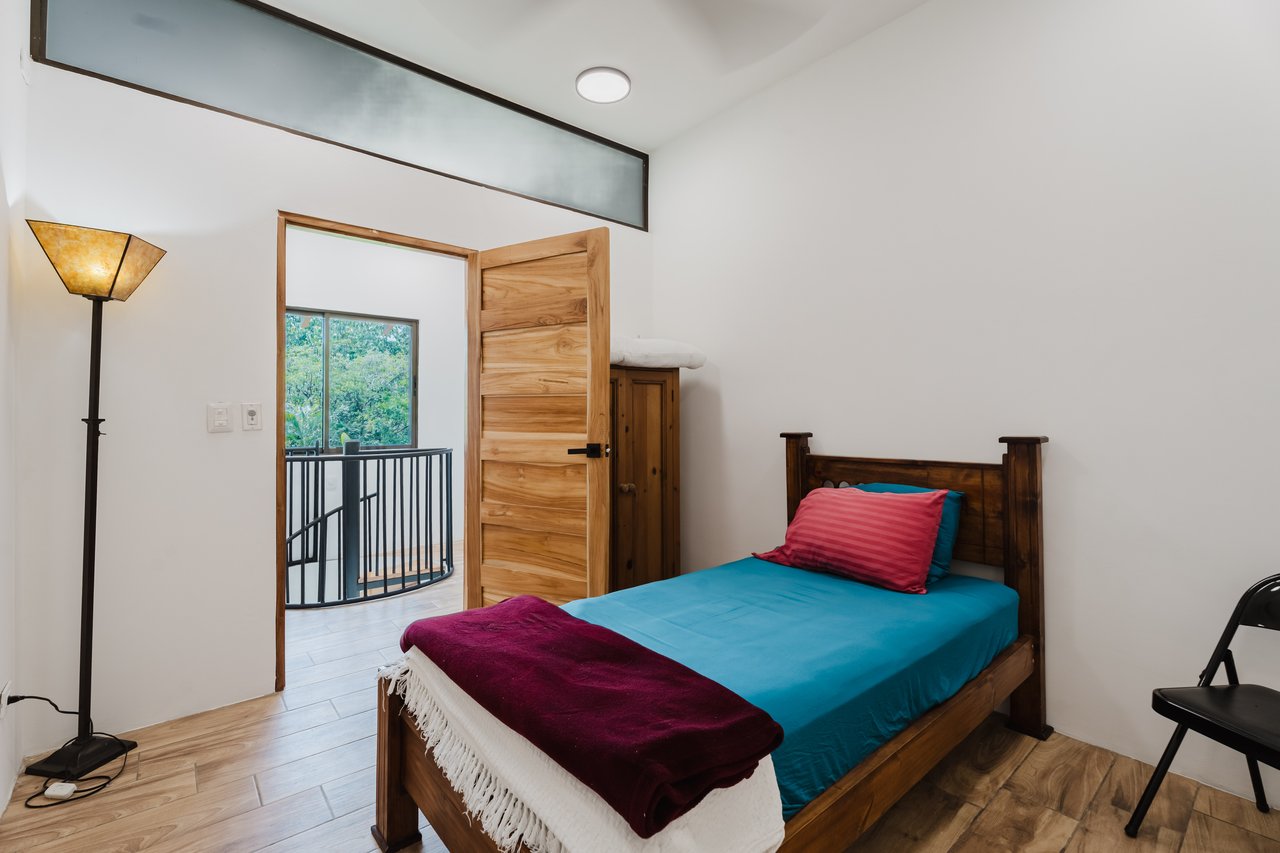 Casa Iguana - Fully Renovated Home Minutes from Marina Pez Vela 