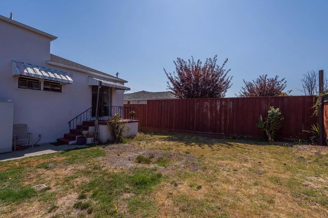 381 Poplar Ave