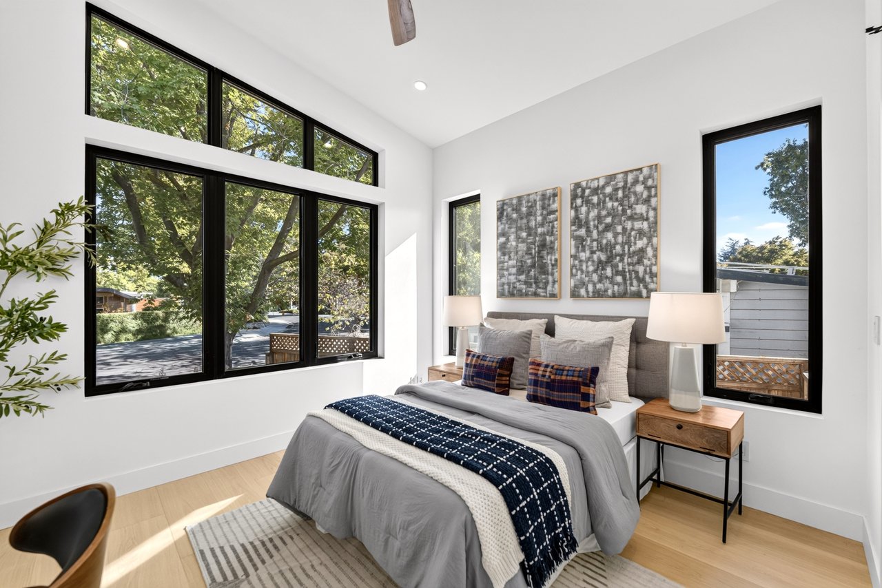 1084 Moffett Circle, Palo Alto, California 94303