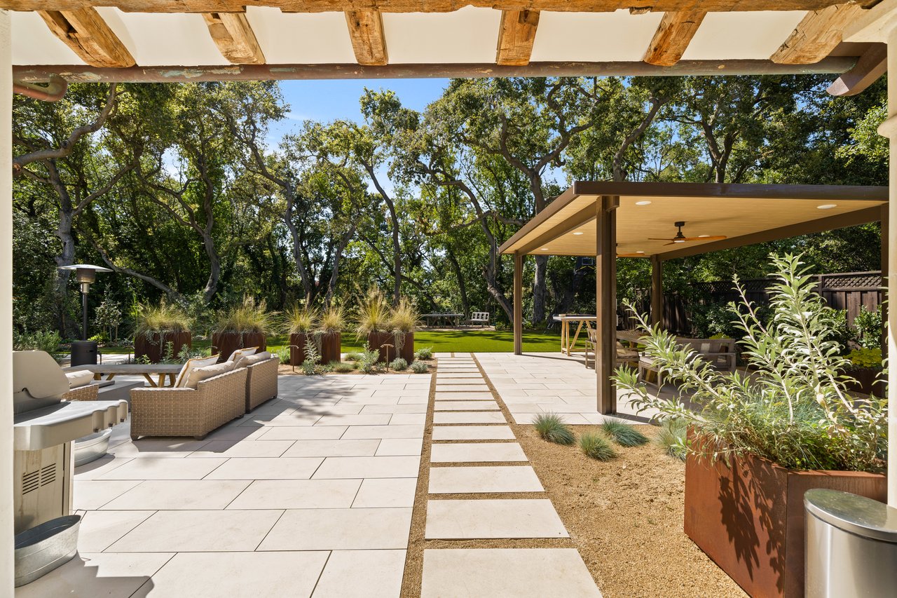 893 Laverne WAY
