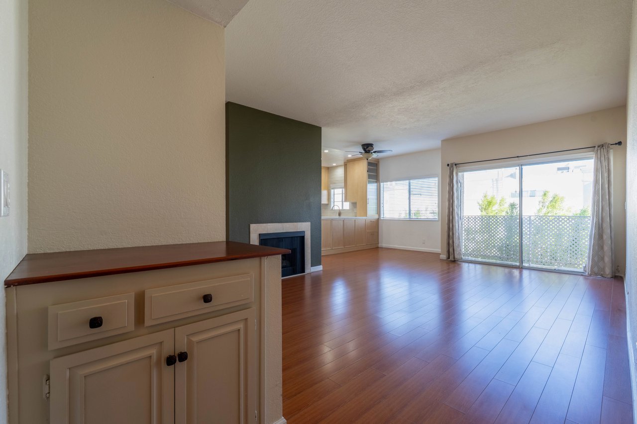 5135 Zelzah Ave #305