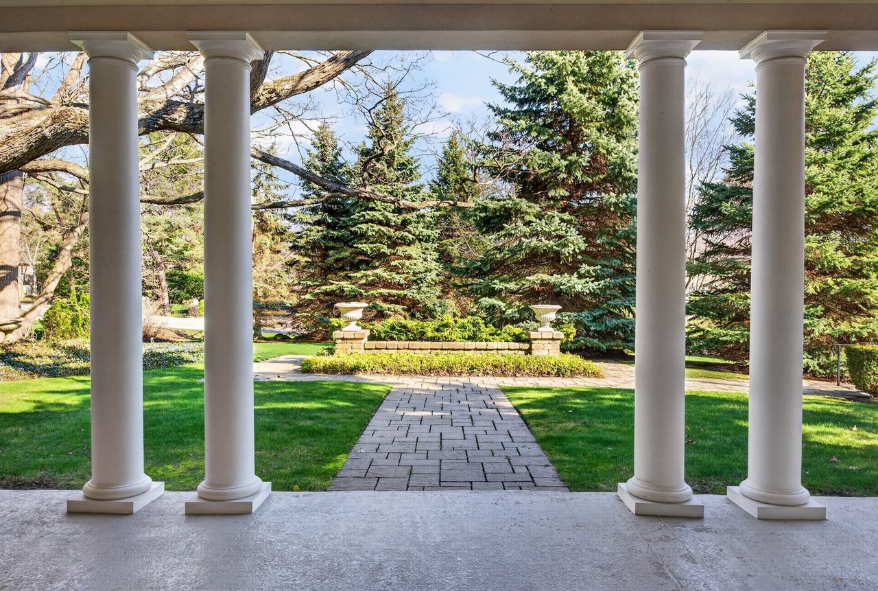  Aldershot Lakeside Elegance