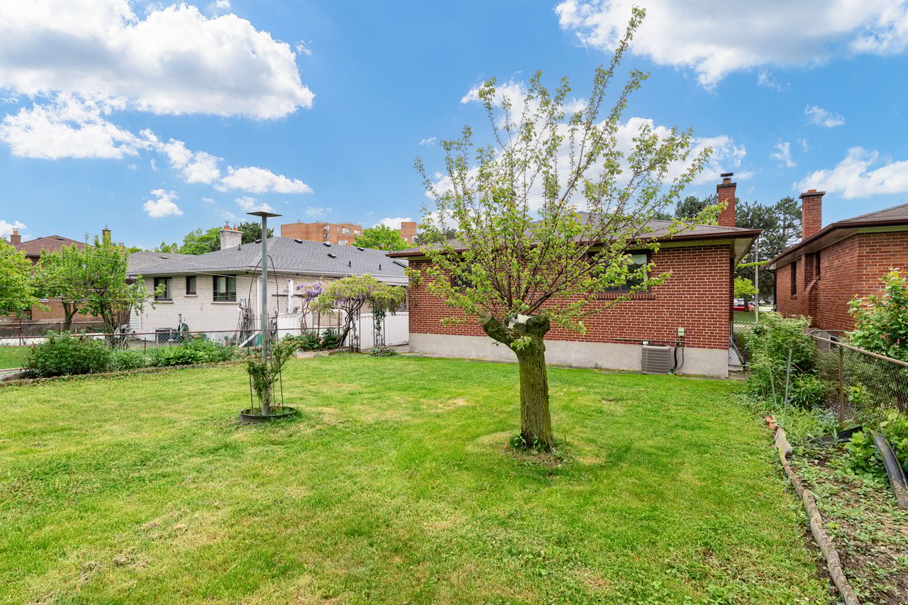 102 Clement Rd