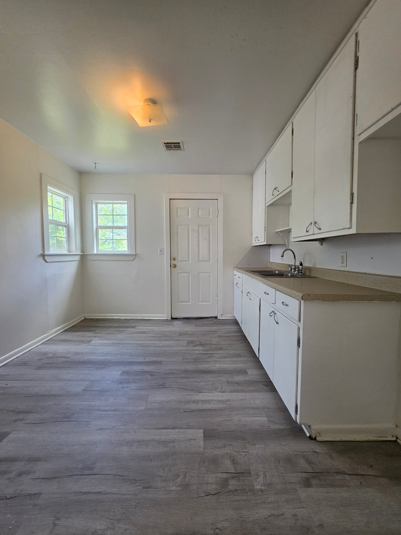 310 W 35th St