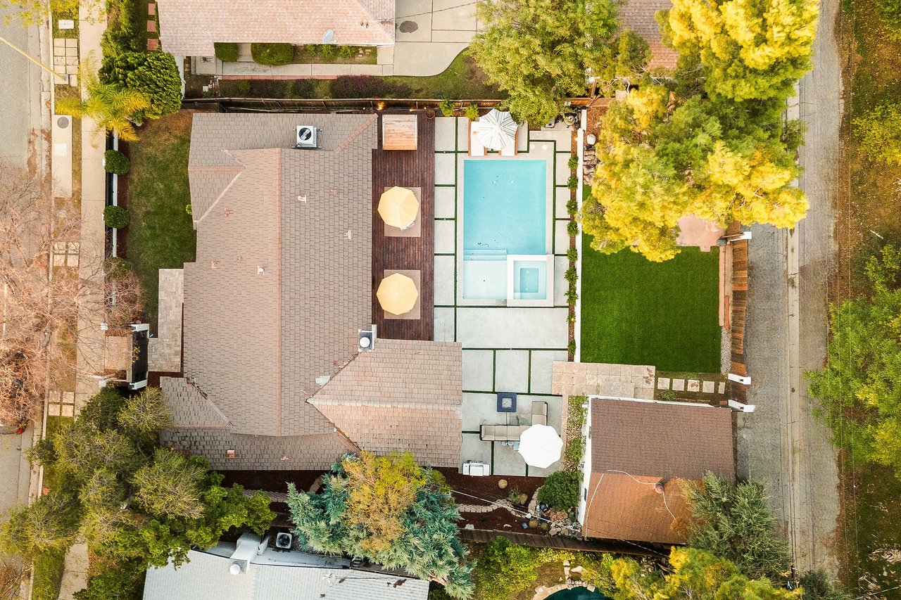 20212 Oxnard St, Woodland Hills