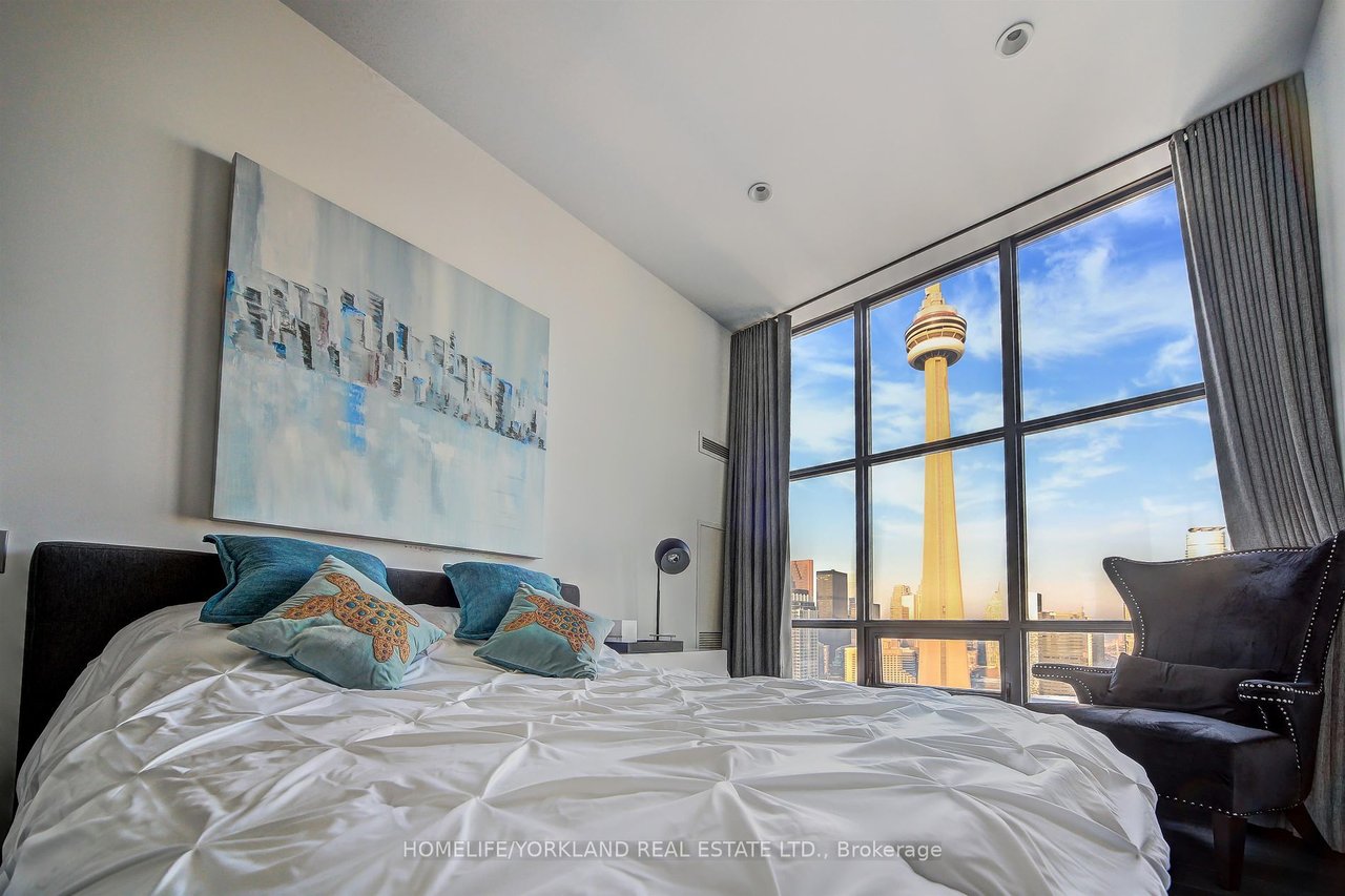 LUXURY DOWNTOWN LIVING