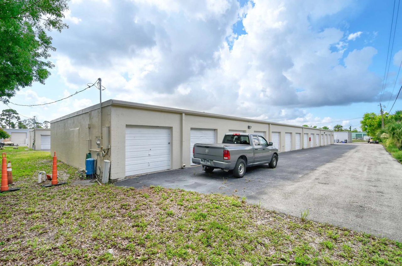 2243/2245 Bruner Lane