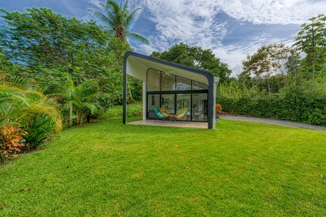 Modern Eco Villa in Central Uvita Only 5 Minutes from Surf Beach
