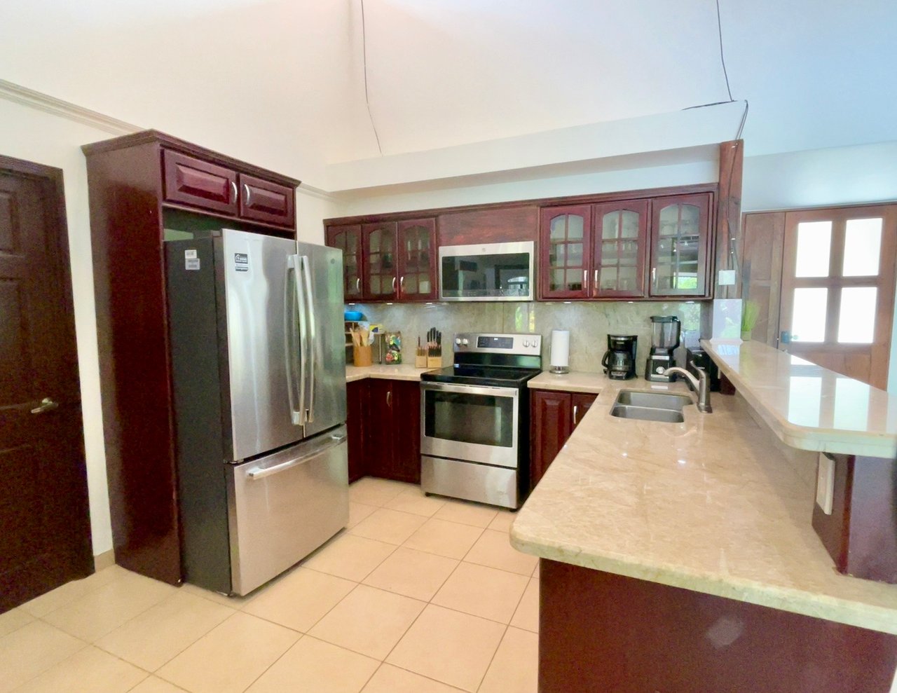 Casa Luna, 3bed /3bath Private Oasis, Convenient Location