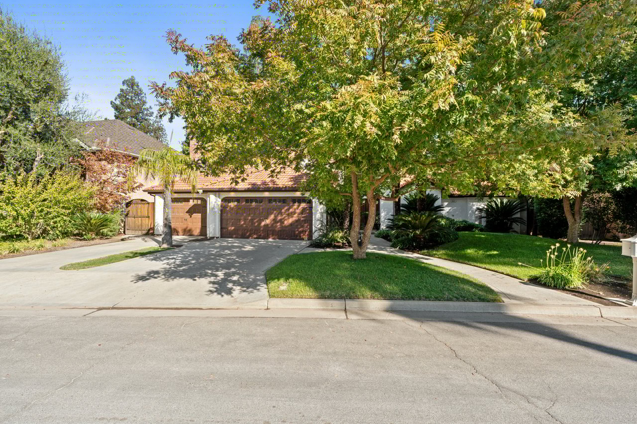 841 E Country View Circle