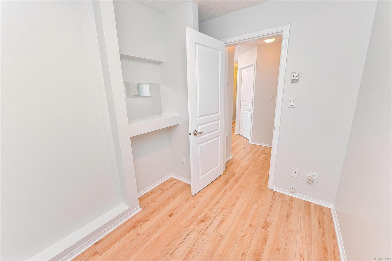 112-898 Vernon Ave, Saanich