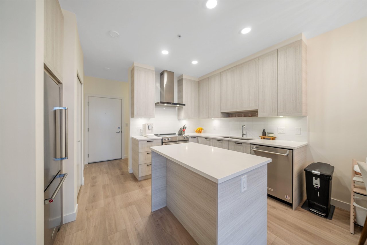 606-7169 14th Ave