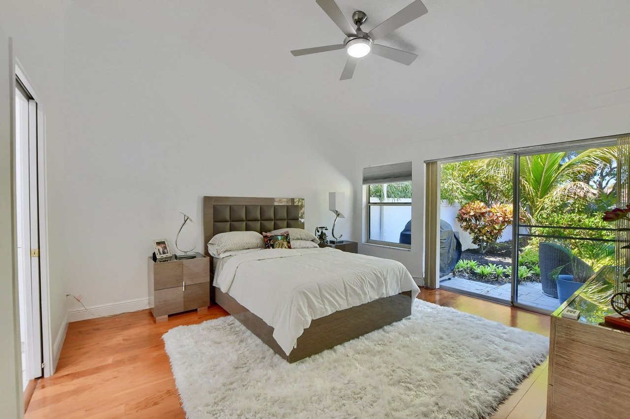 2061 NW 52nd St