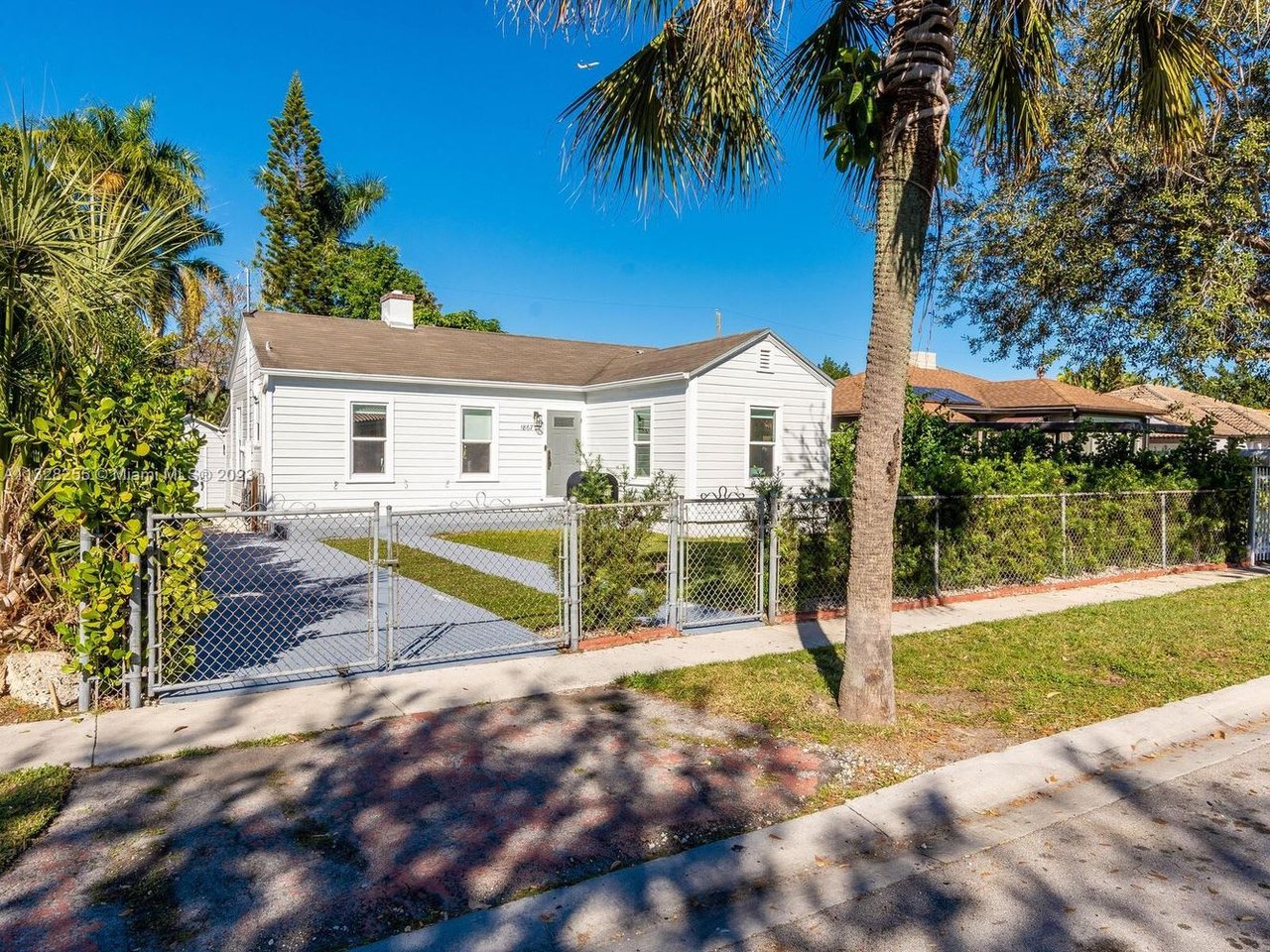 1867 SW 18th St