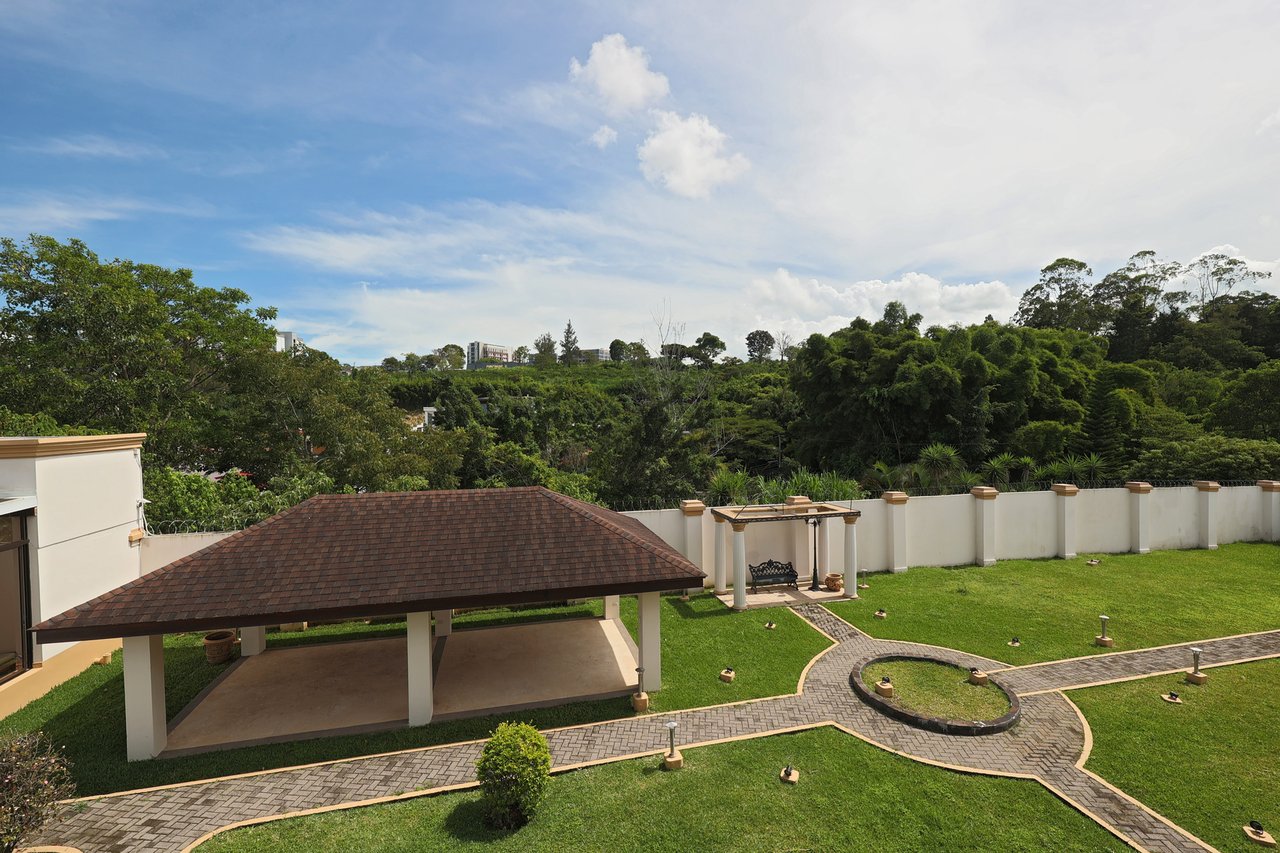 Luxury City Estate, Curridabat, San Jose