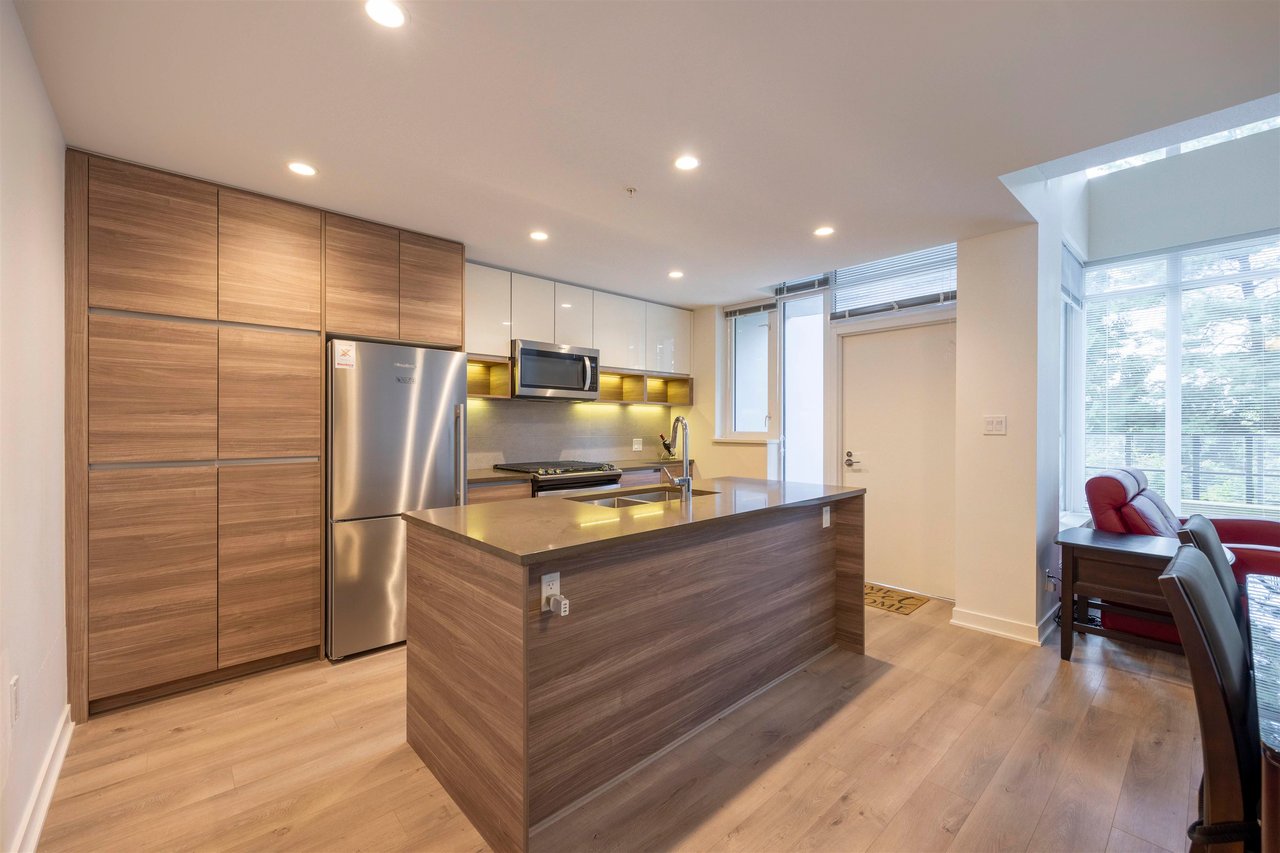 112-8850 University Cres