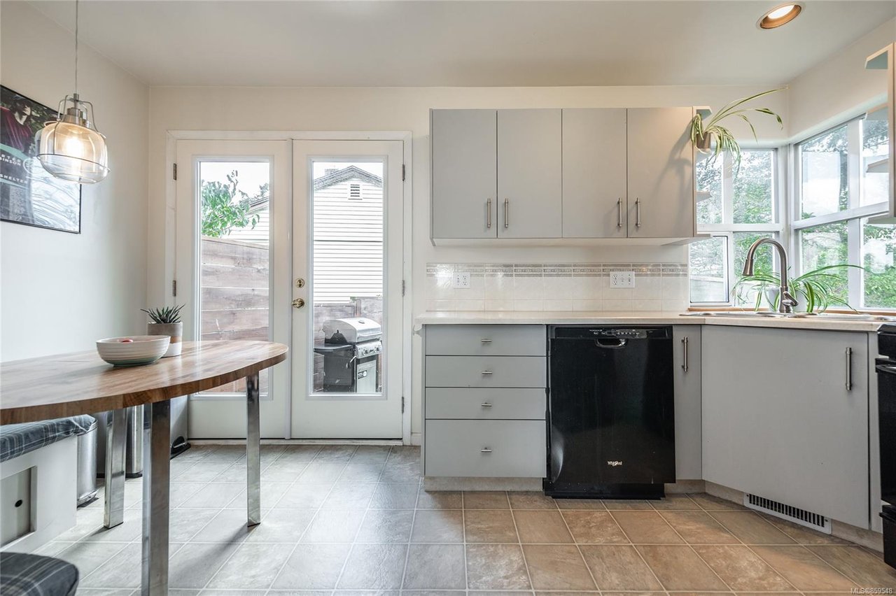 391 Burnside Rd
