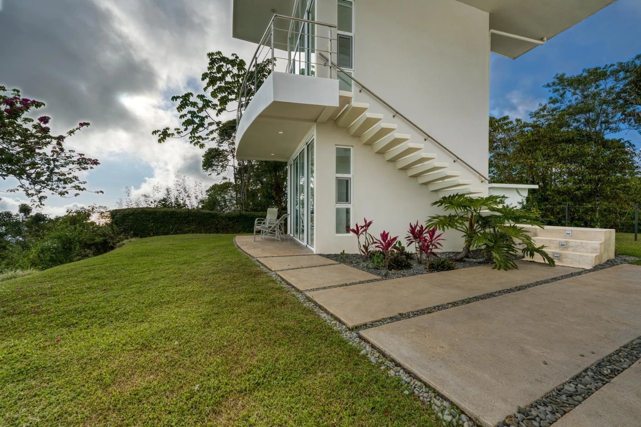 Solar Powered Luxury Home, Dominical, Puntarenas