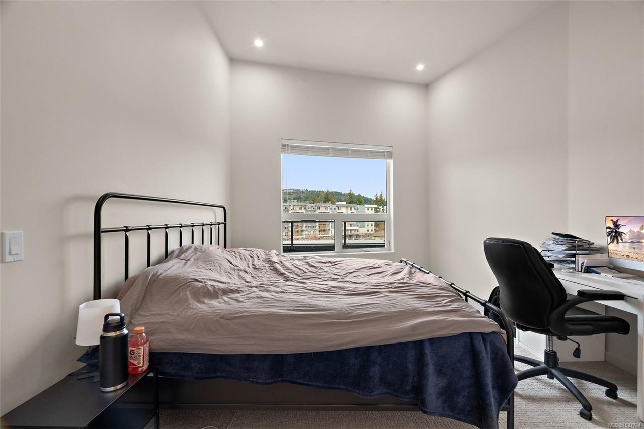 606-947 WhirlaWy Cres