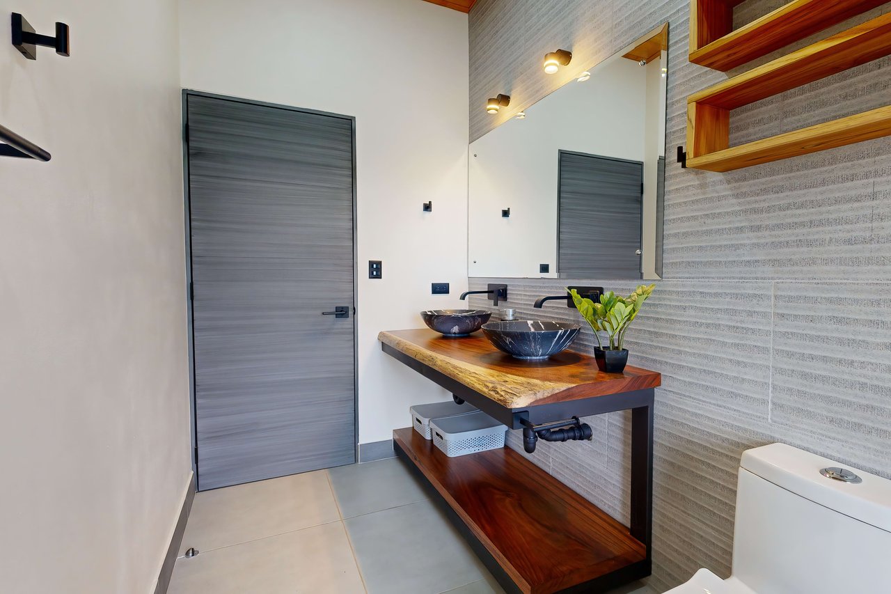 Casa Palma, Brand New Luxury 3 bedroom, 4 bathroom home with Amazing Sunset View in Quepos