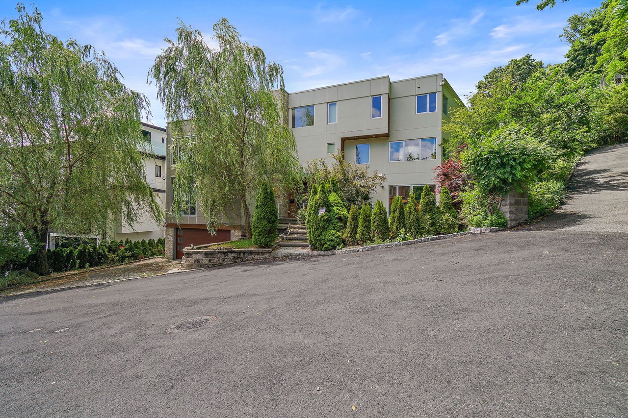 24 Casta Ln
