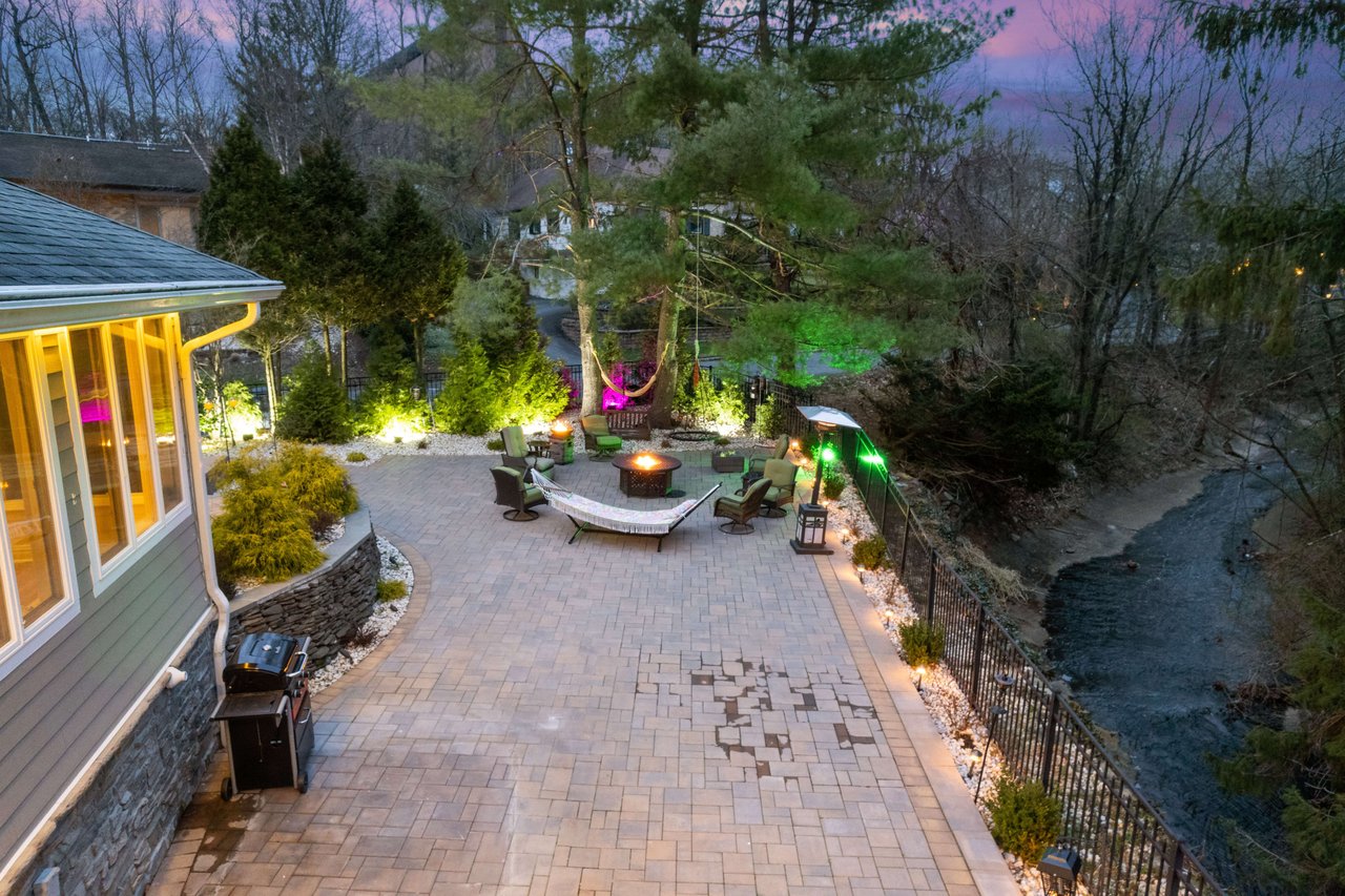 6 Bruce Cir