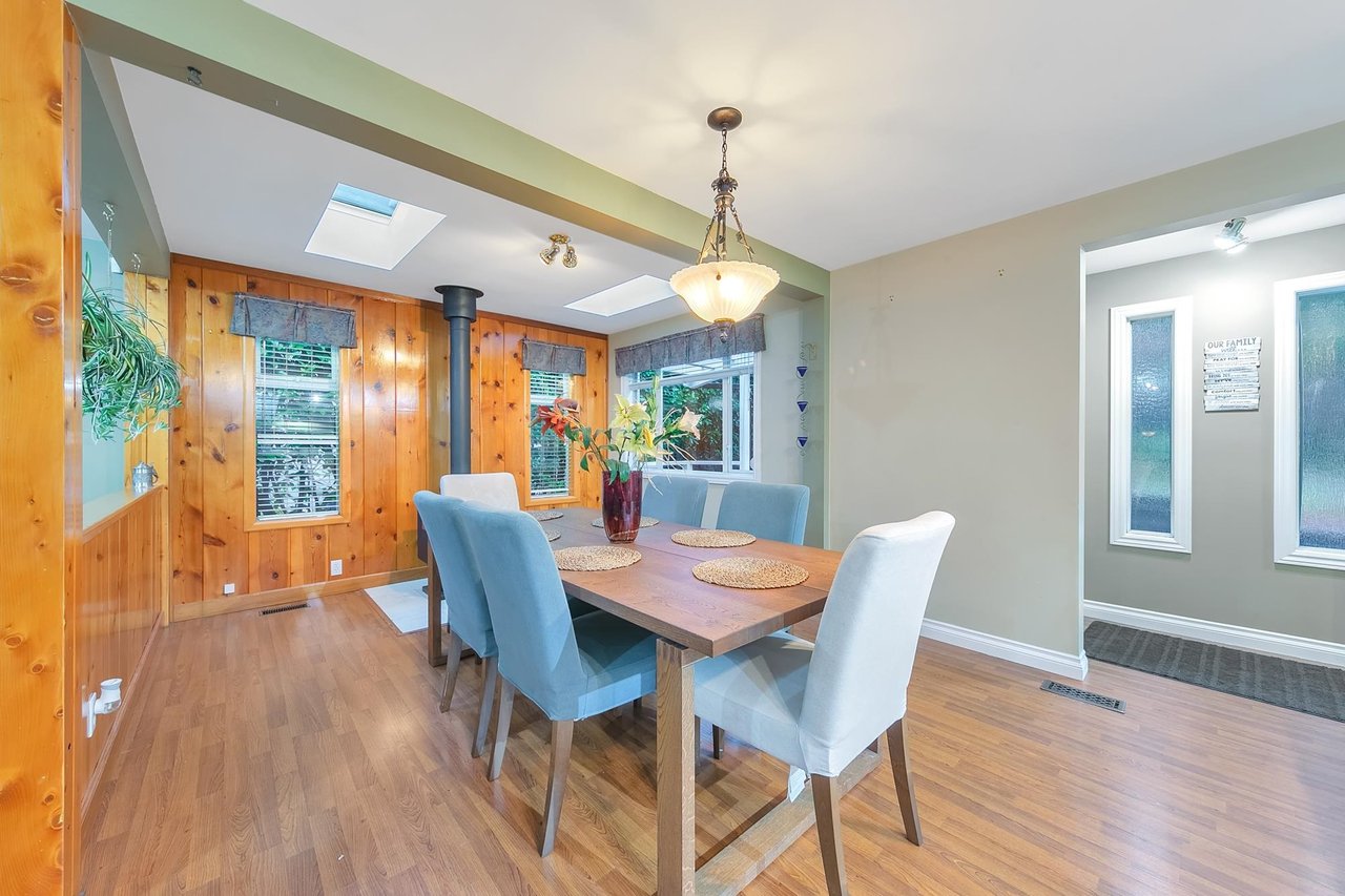 1650 Deep Cove Rd