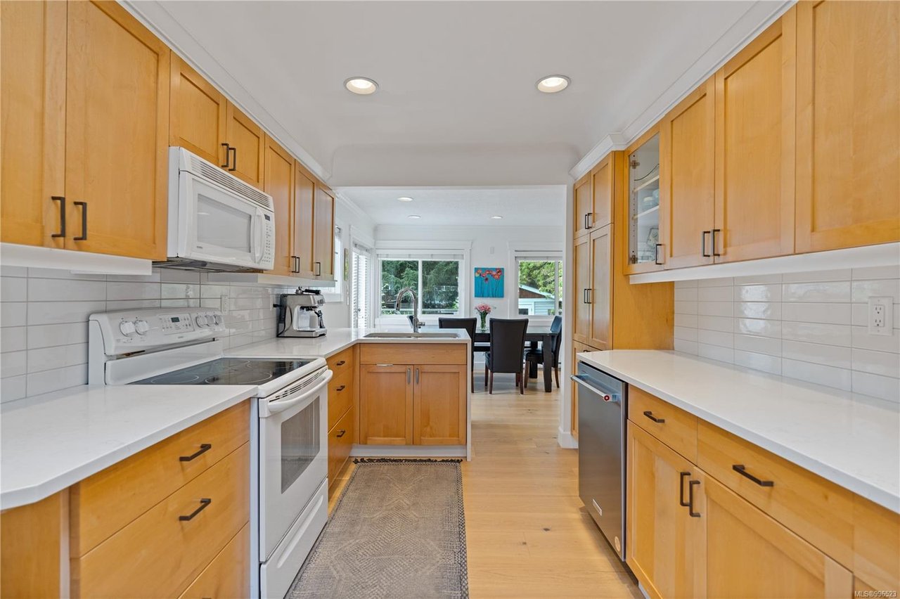 1228 Pearce Cres