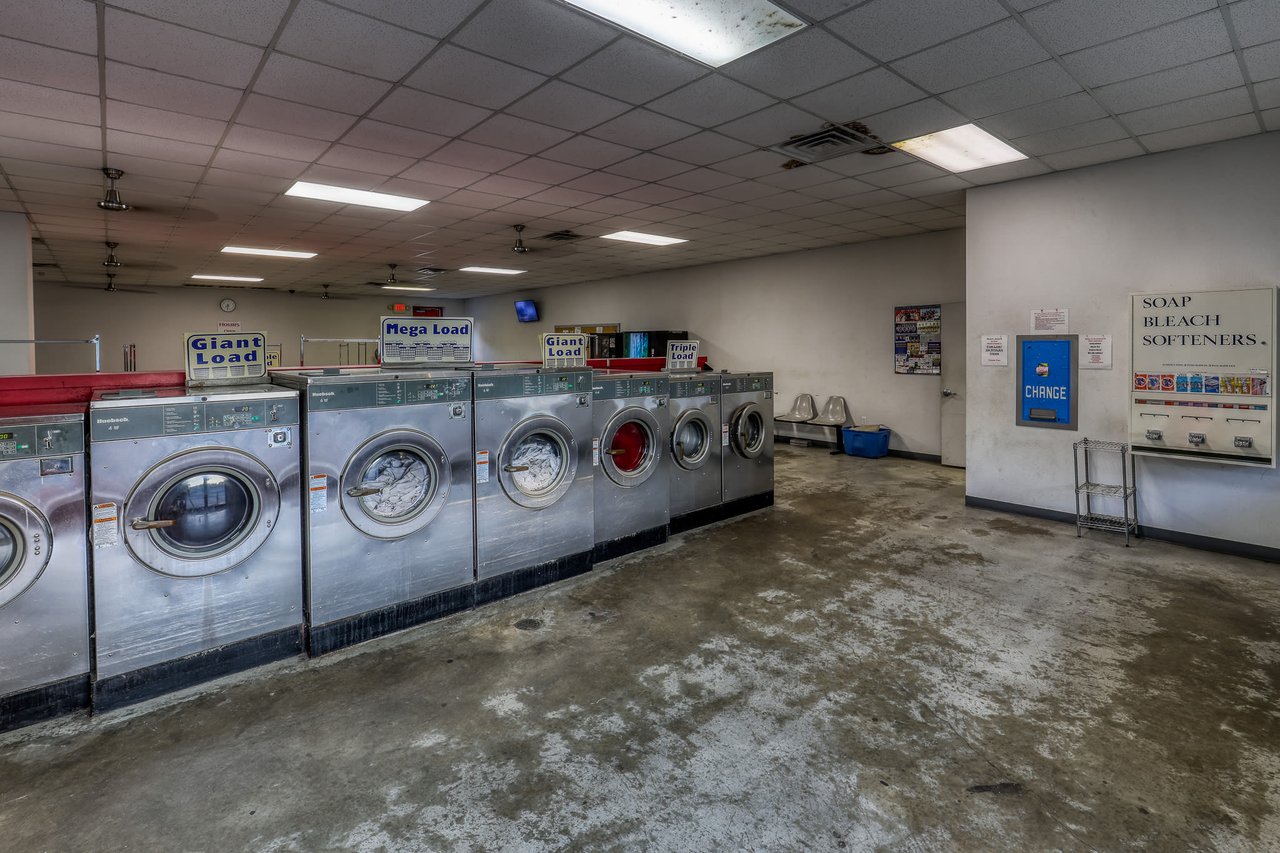 512 & 514 S Front St Bellville, TX 77418