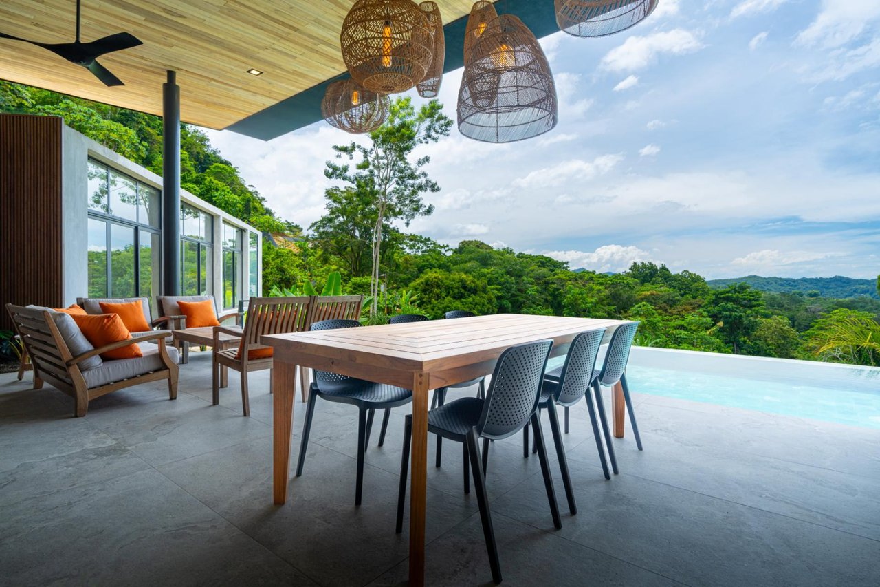 Solar Powered Ocean View Residence, Ojochal, Puntarenas