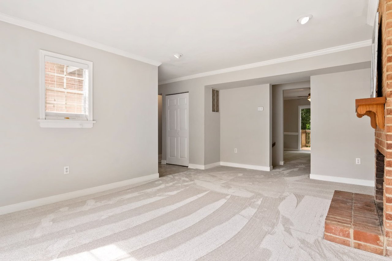 812 Roehampton Court