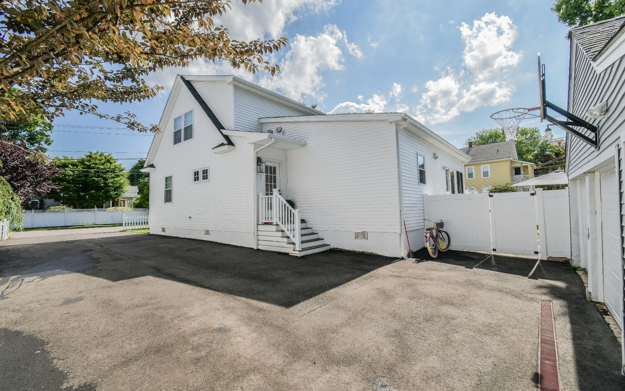 956 Oldfield Road