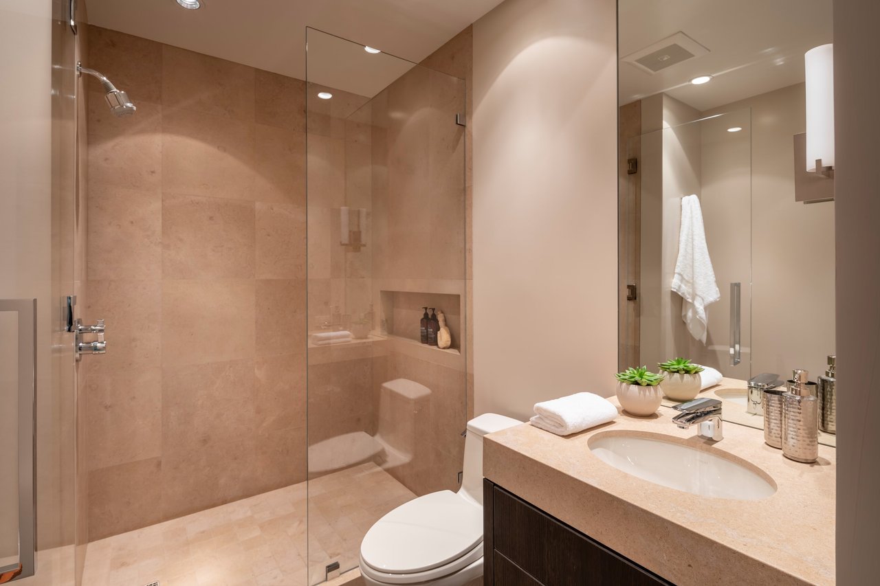 "As New" Contemporary View Apartment
