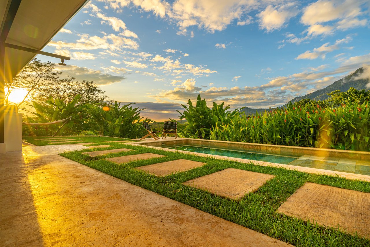 Contemporary Home and Guest House, Ojochal, Puntarenas