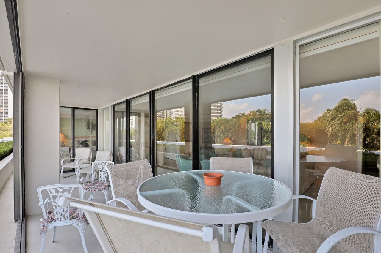 122 Lakeshore Drive #2320