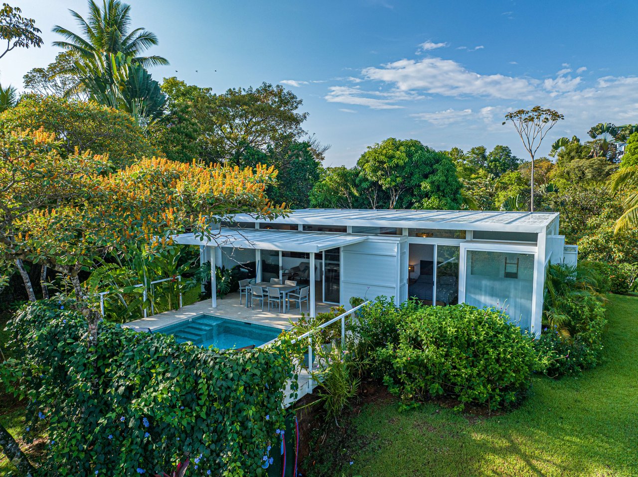 Casa Las Palmeras, Stunning Mountain and Ocean View Home