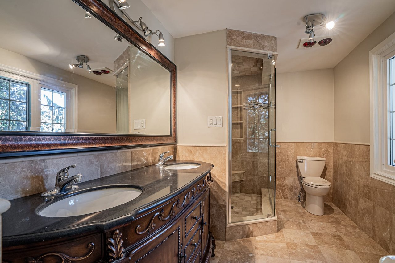 172 Nicholson Court, Burlington
