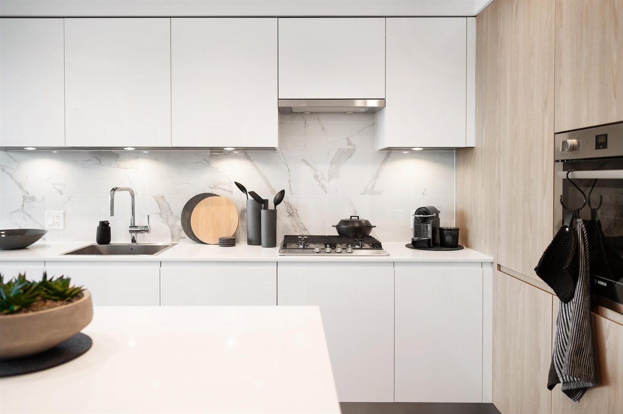 1604-3888 Evergreen Pl
