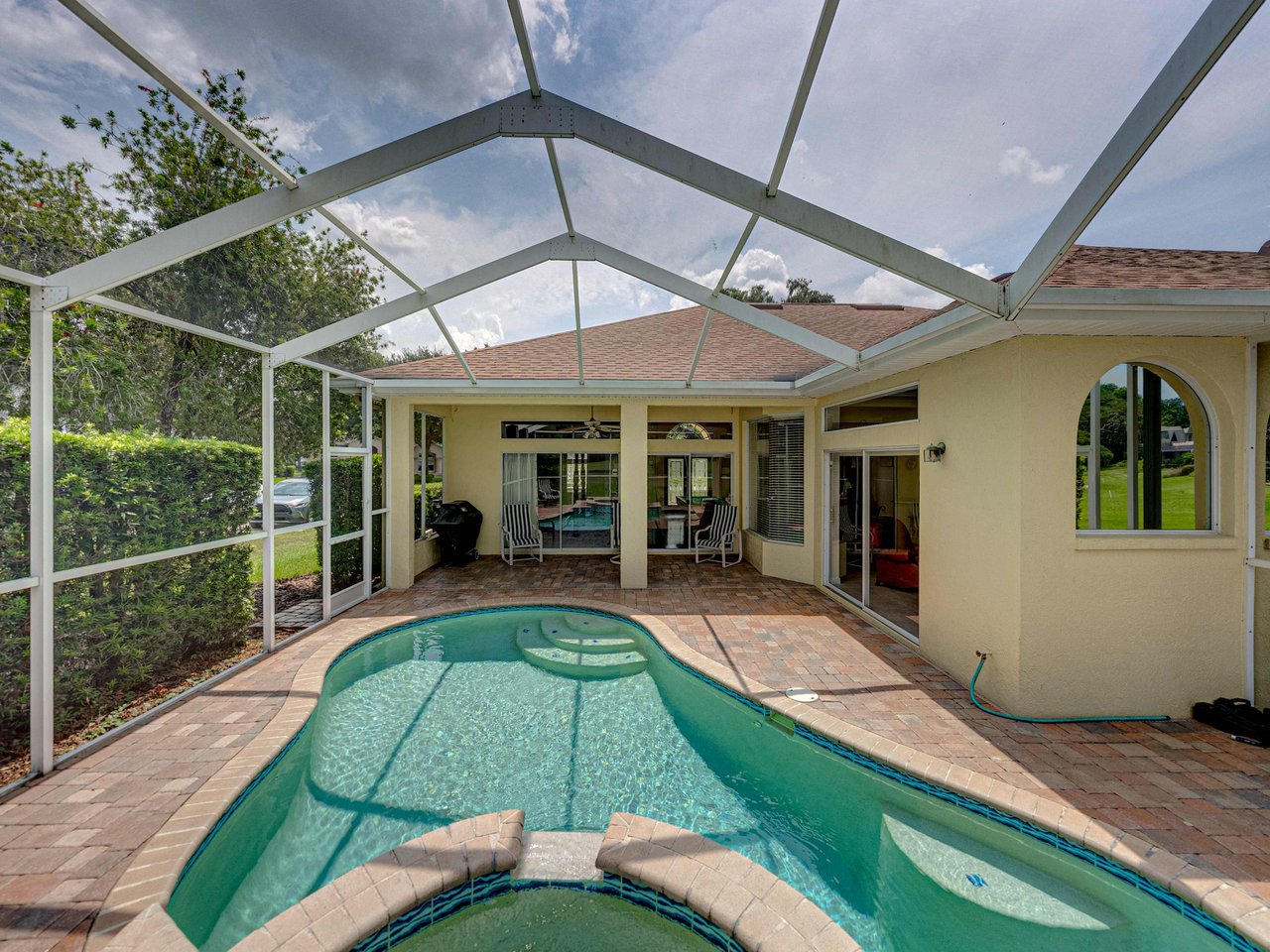 12427 FOREST HIGHLANDS DR