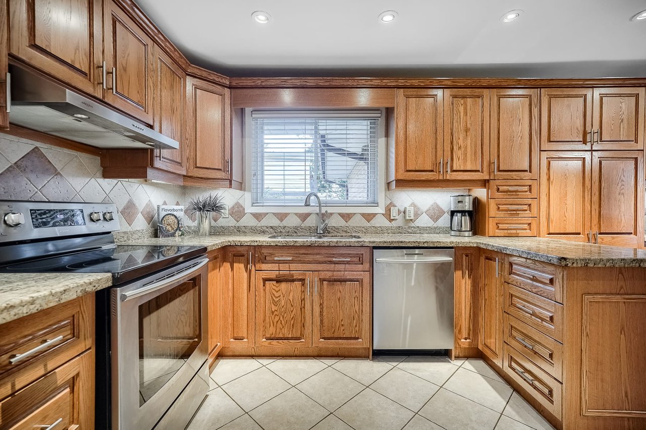 268 Mineola Rd E