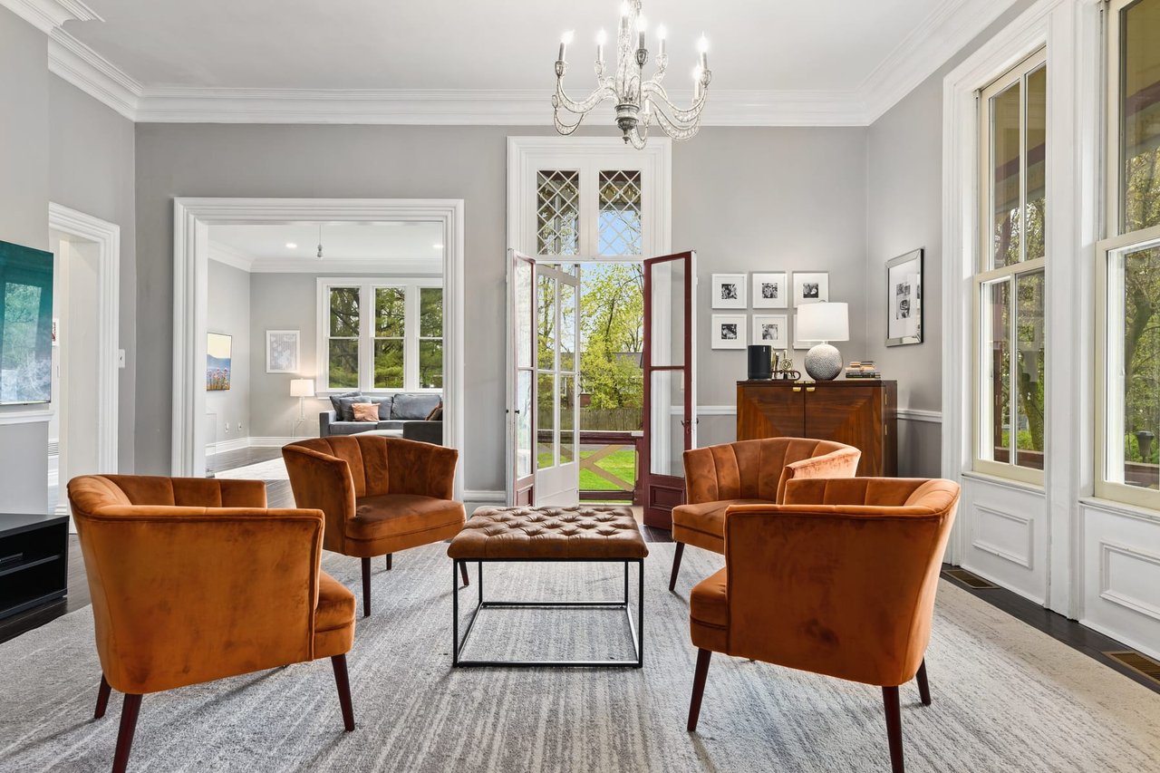 5 Ways to Impress Summit Home Buyers with Your Home Staging cover
